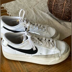 Women’s Low top platform Nike blazers size 6